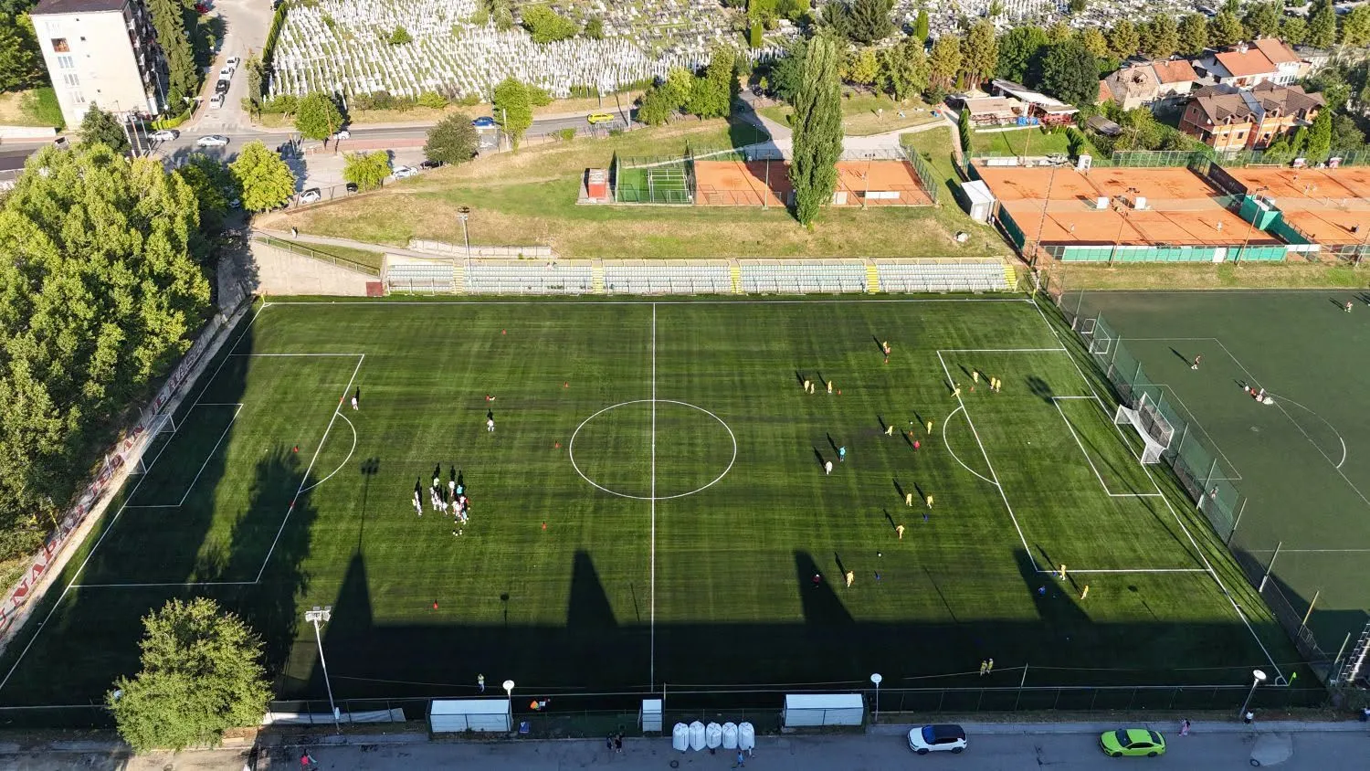 (FOTO) Obnovljen pomoćni teren stadiona "Asim Ferhatović Hase"