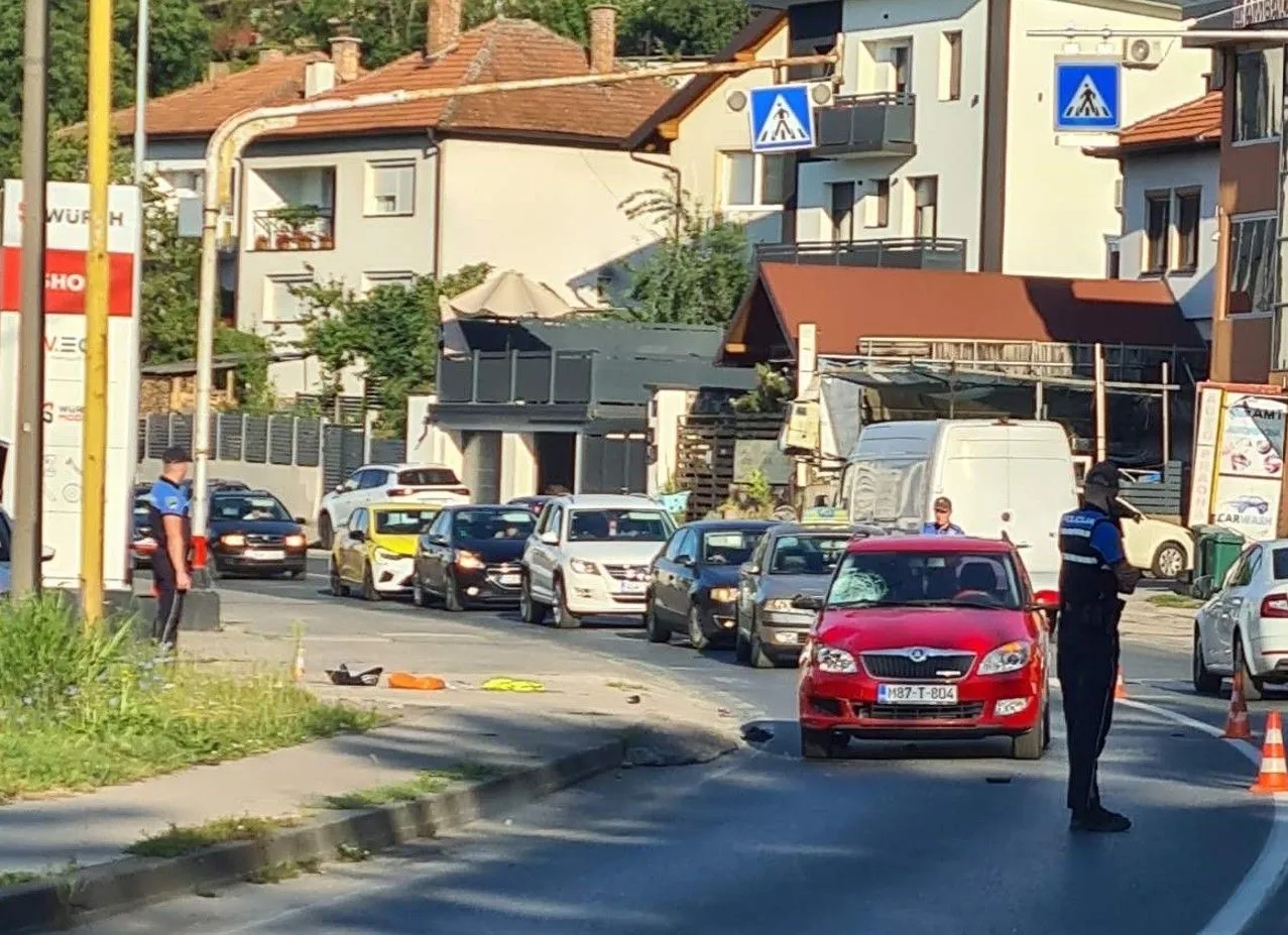 Automobil oborio pješaka u Tuzli, saobraćaj otežan na mjestu nesreće