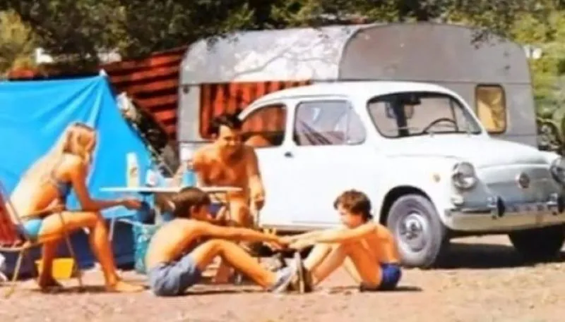 Kako se nekada ljetovalo: Foto-aparat sa filmom, termoske, u automobil ide "cijela kuća"