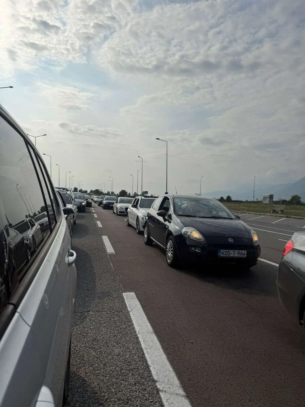 Gužve na prilazima Sarajevu: Koncerti Dine Merlina dodatno povećali pritisak na saobraćaj