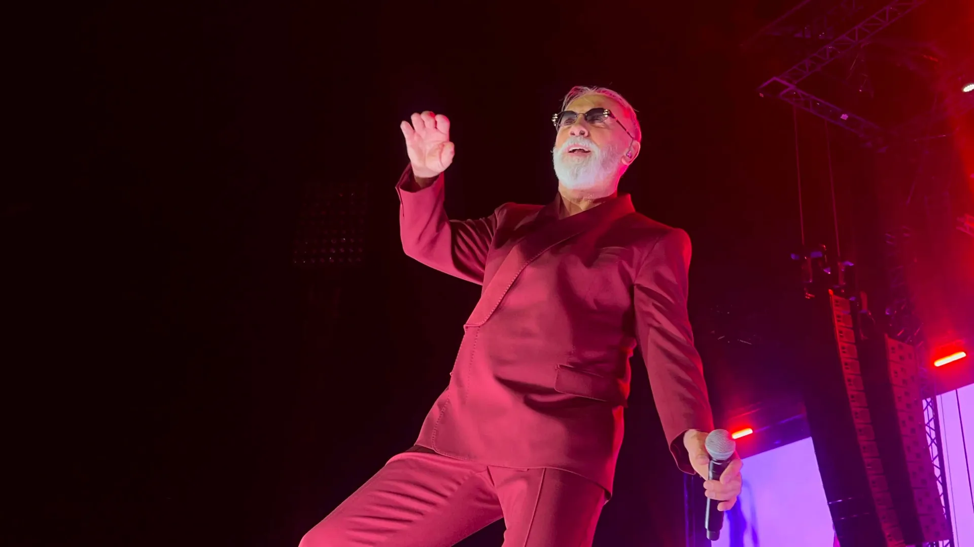 U toku je treći koncert Dine Merlina, stadion Koševo ponovo krcat