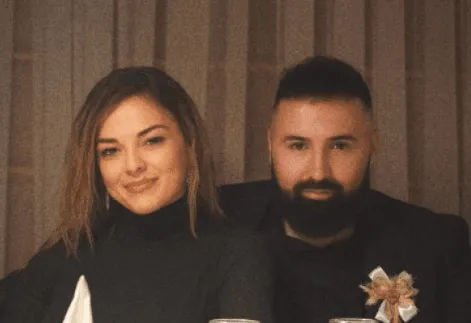 Jala Brat uživao sa suprugom Almom na koncertu Dine Merlina, pokazao dio atmosfere