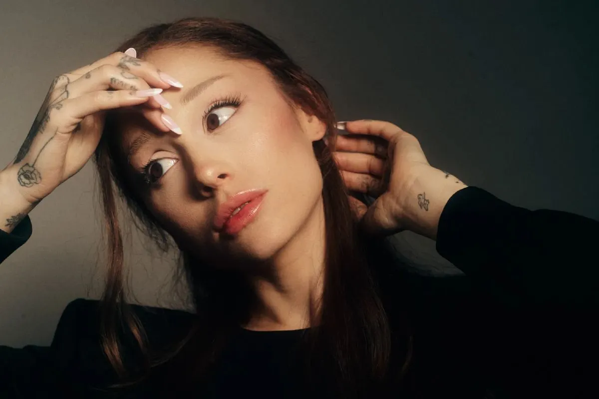 Ariana Grande albumom Petal pokazuje lice koje javnost rijetko vidi