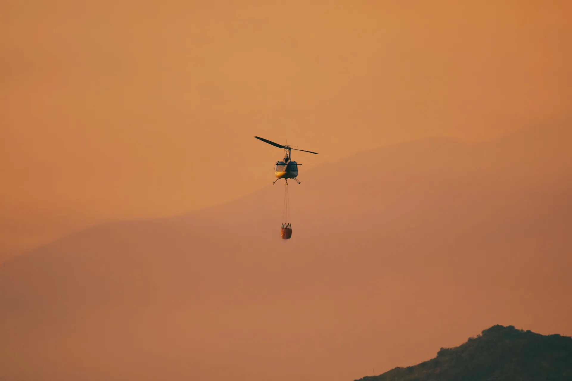 Sudar dva vatrogasna helikoptera tokom gašenja požara kod Atine, traje potraga za posadom