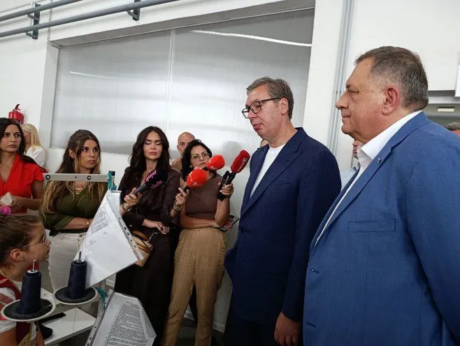 Vučić nastavlja obilazak mjesta u BiH, stiže i u rodni kraj oca Anđelka