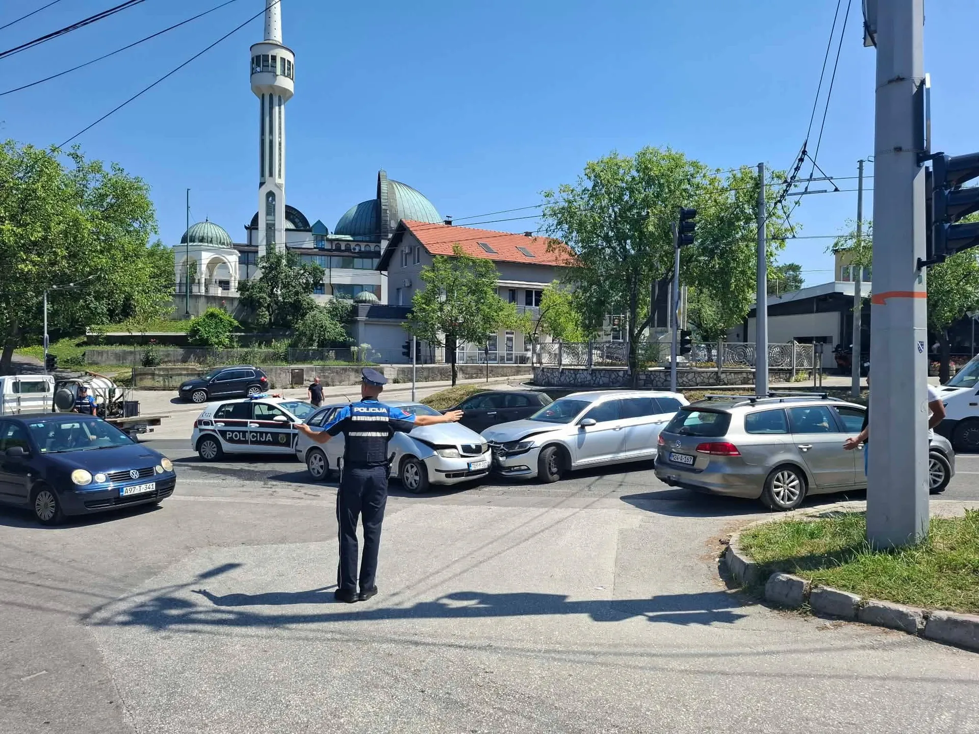 (FOTO) Saobraćajna nesreća na Kobiljoj Glavi, ima povrijeđenih, formirane kolone vozila