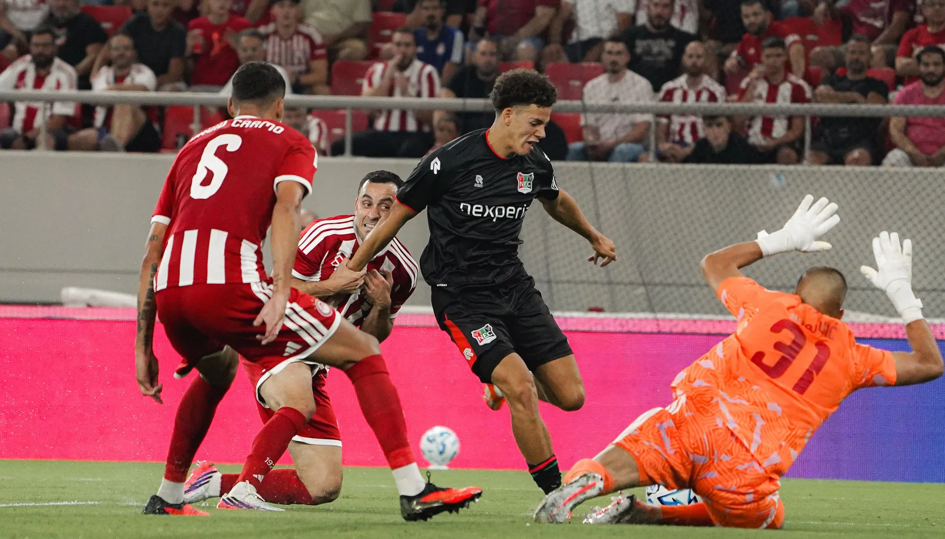 Prevljak debitovao za Dinamo, Smajloviću prve zvanične minute u Olympiacosu