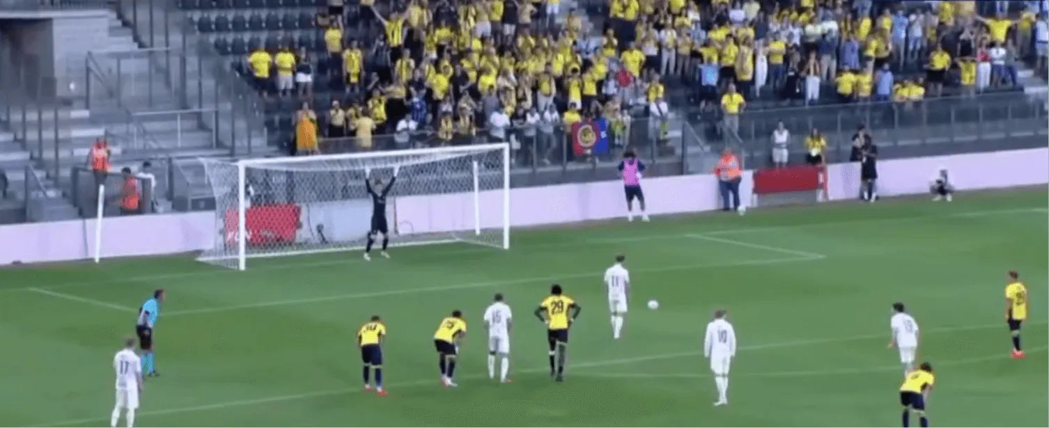 Irfan Peljto dosudio penal u bitnoj utakmici Lige prvaka, golijada na meču