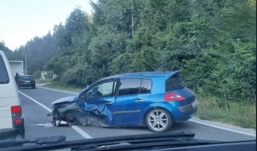 Strahovit sudar dva automobila kod Sarajeva, ima povrijeđenih
