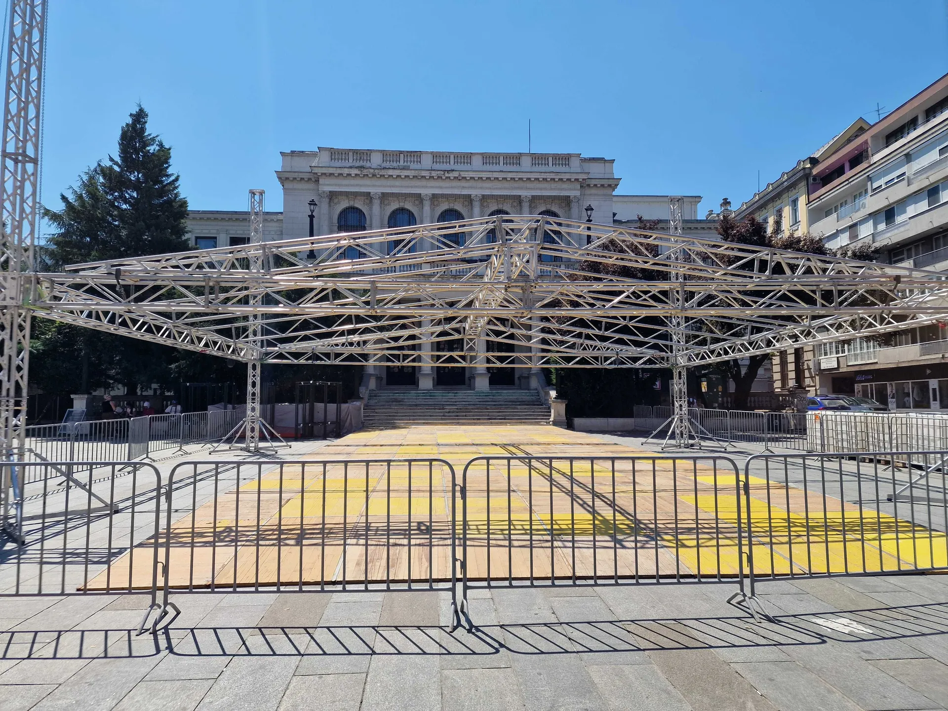 Počelo je uređenje festivalskog trga