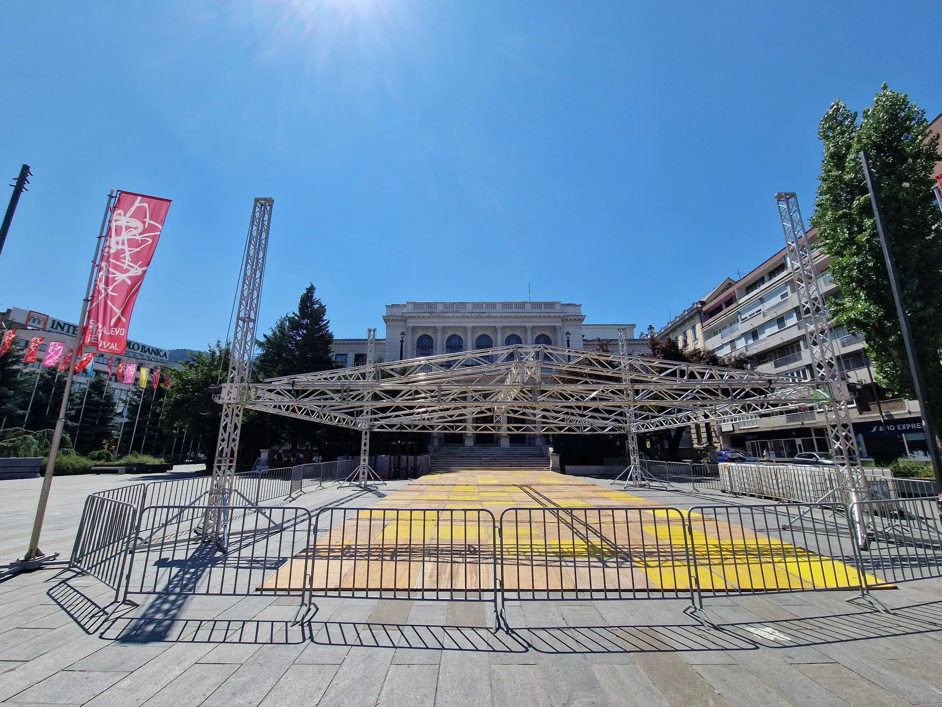 Počelo uređenje festivalskog trga: Sarajevo se priprema za najveću filmsku smotru u regiji
