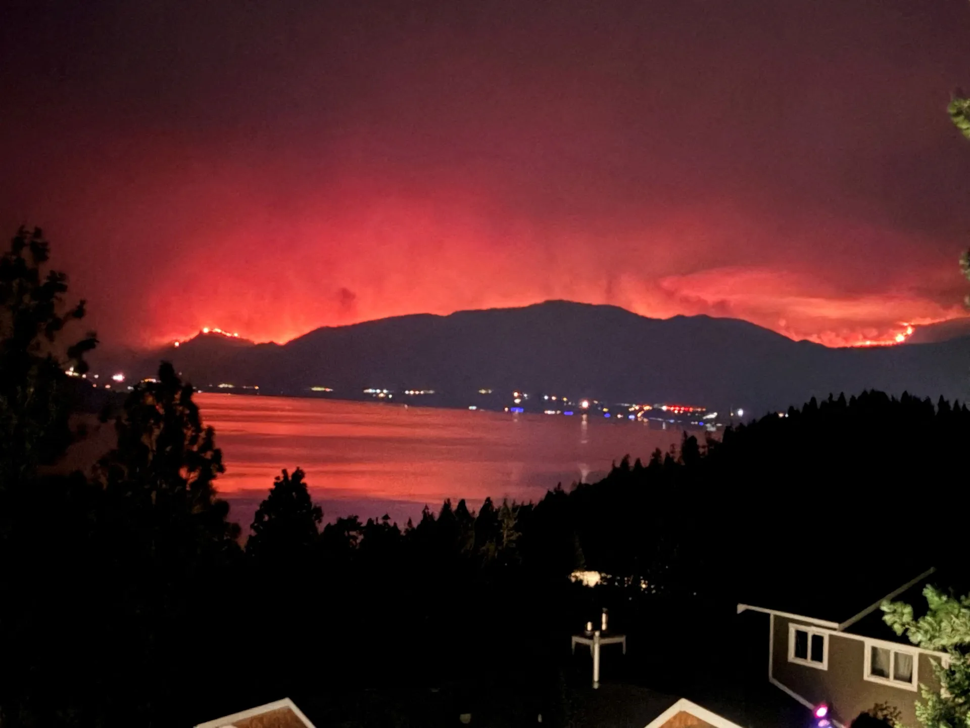 Smoke and flames rise from the Bald Range wildfire, near the Okanagan Lake, in Peachland, British Columbia, Canada, August 7, 2026. Small Town Heating & Cooling Ltd. via Facebook/Handout via REUTERS THIS IMAGE HAS BEEN SUPPLIED BY A THIRD PARTY. NO RES