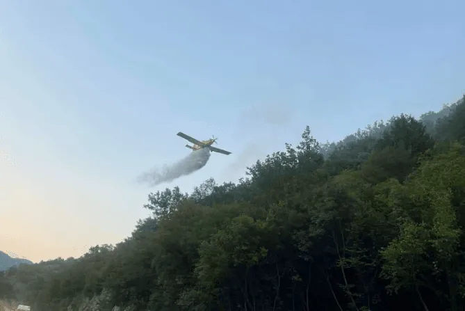 Požar iznad Konjica lokalizovan, ali još je aktivan, u gašenju učestvovao i Air Tractor