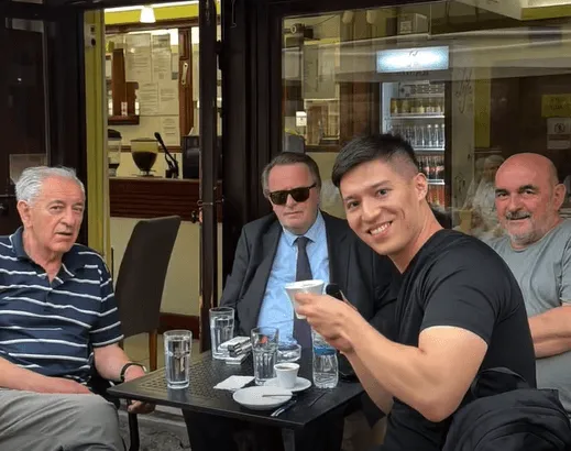 Japanac u centru Sarajeva iznenadio poznatog bh. fudbalera, pogledajte kako priča bosanski