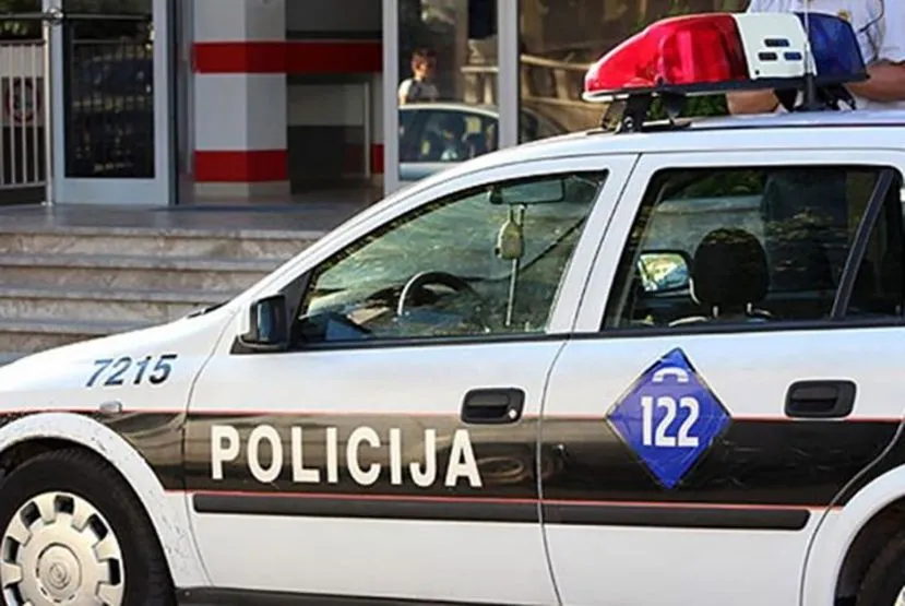 (FOTO) Mostarci gledali u nevjerici, pauk odvezao policijski automobil