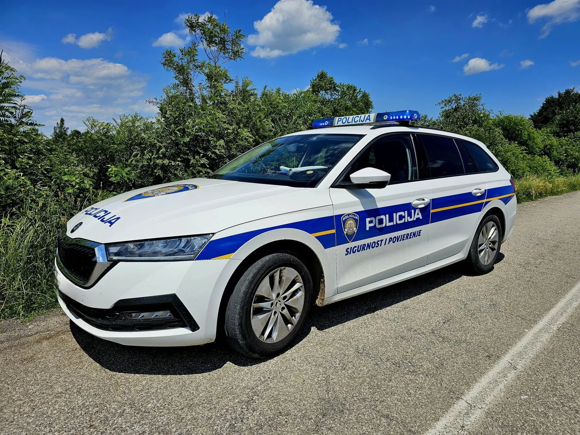 Skandal u Hrvatskoj, više policajaca imalo odnose sa istom ženom u službenom automobilu?