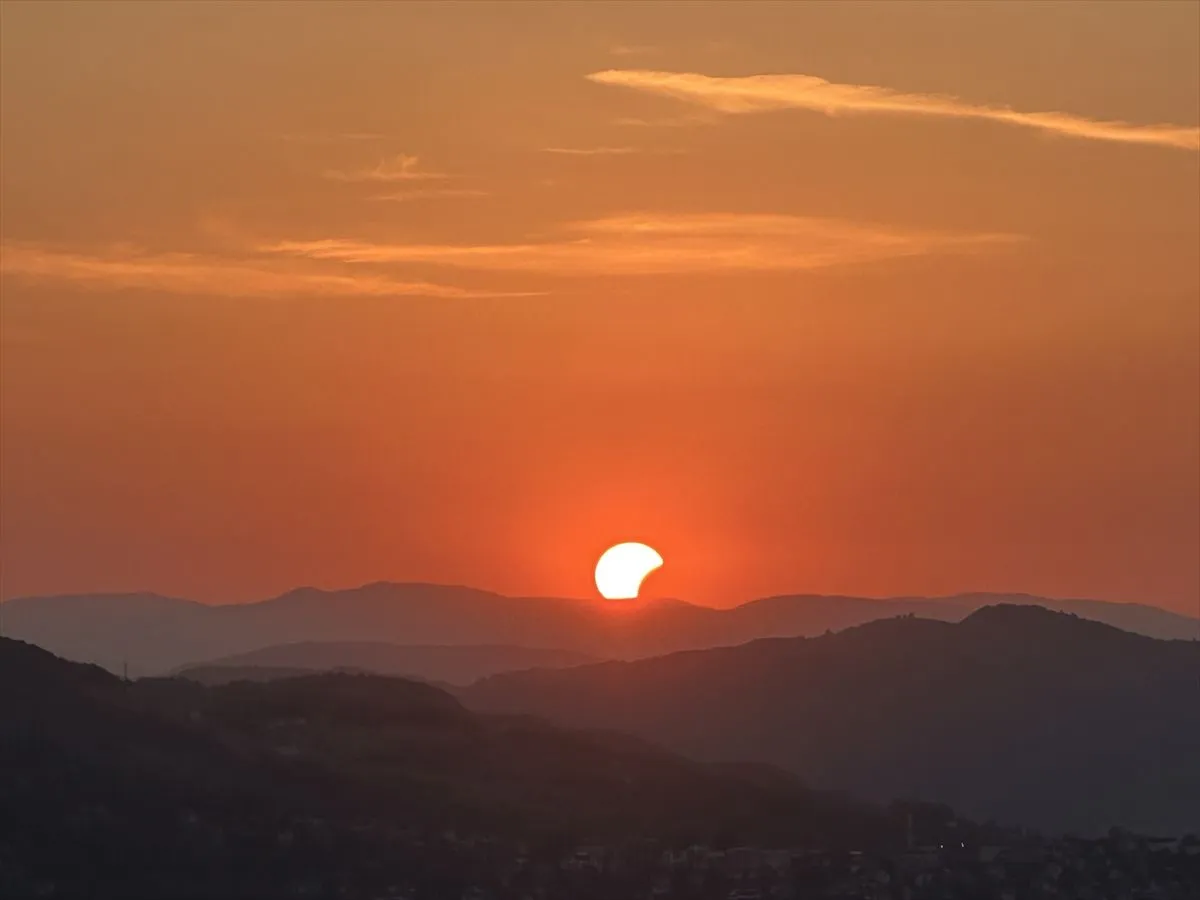 Spektakularni prizori neba, pogledajte kako je pomračenje Sunca izgledalo iz Sarajeva