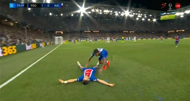 Fantastični Kvaratskhelia donio PSG-u vodstvo protiv Aston Ville