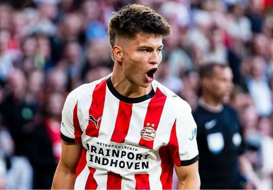 PSV u narednim danima donosi važnu odluku o Esmiru Bajraktareviću