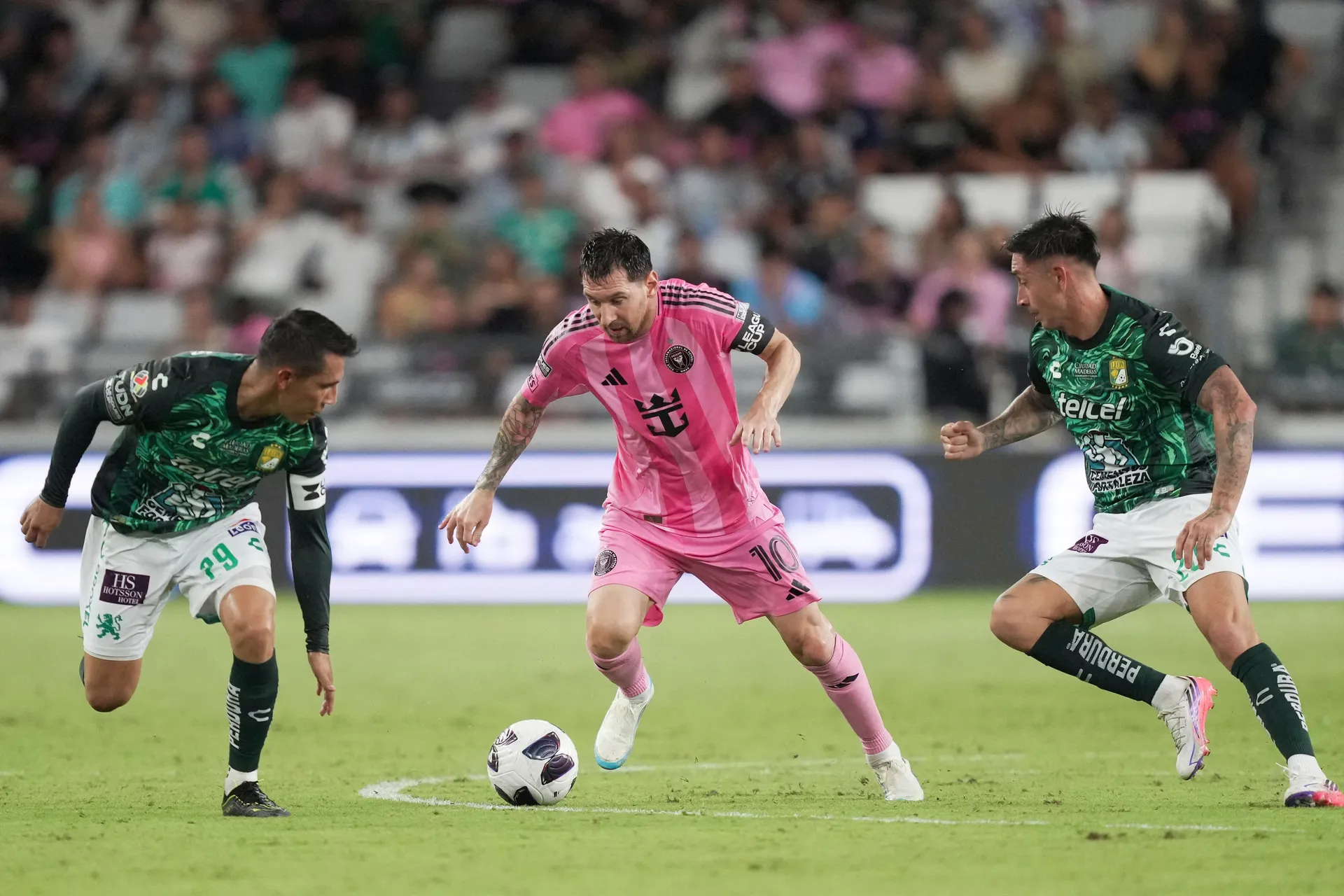 Lionel Messi se vratio na teren poslije očeve smrti, pogledajte kako je dočekan
