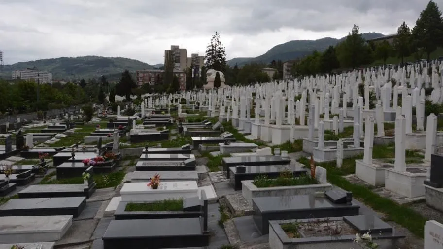 Posmrtni ostaci pronađeni na groblju Lav prevezeni u kosturnicu u Istočnom Sarajevu