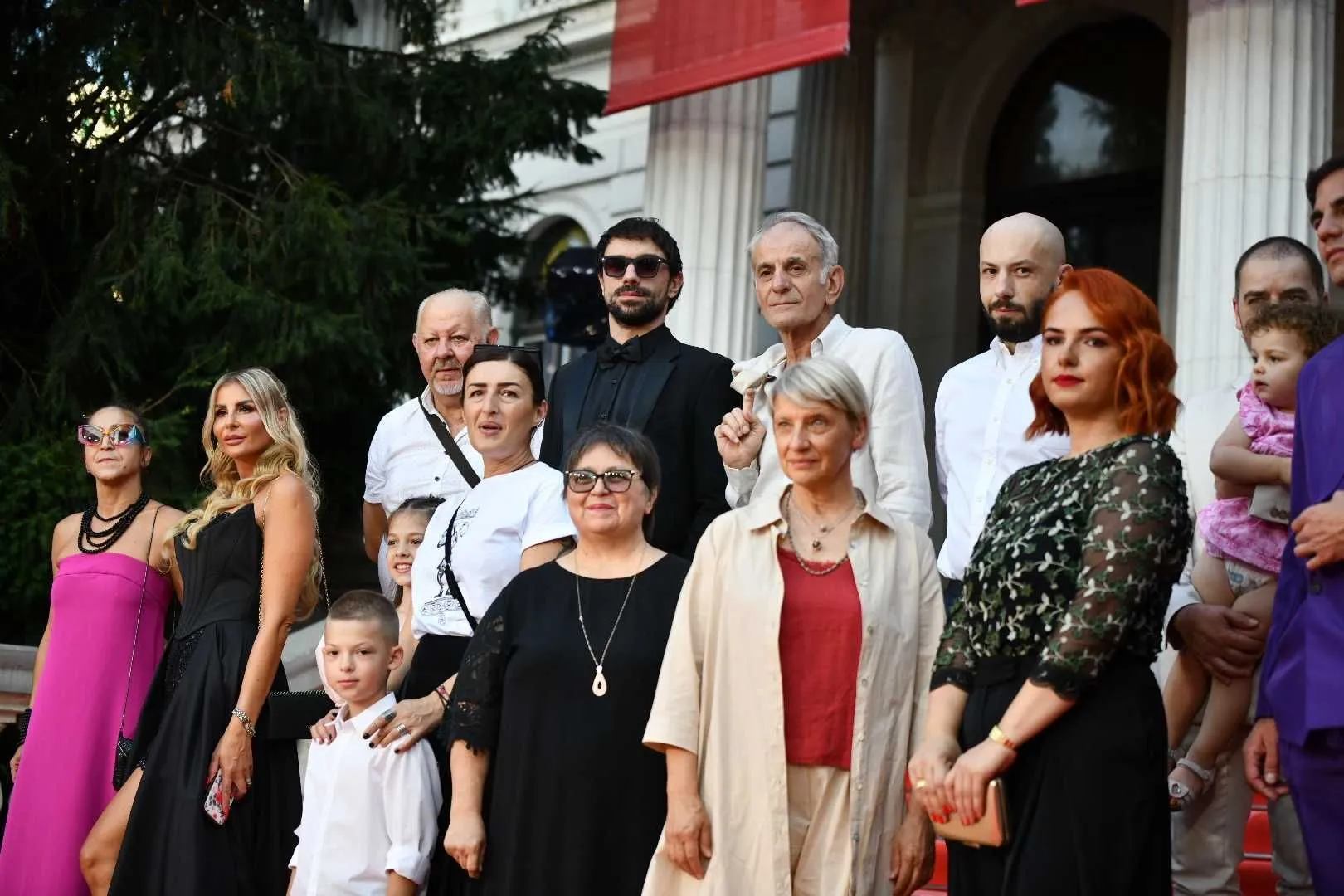 Druga večer SFF-a donosi novi glamur: Pogledajte ko je sve prošetao prvim crvenim tepihom