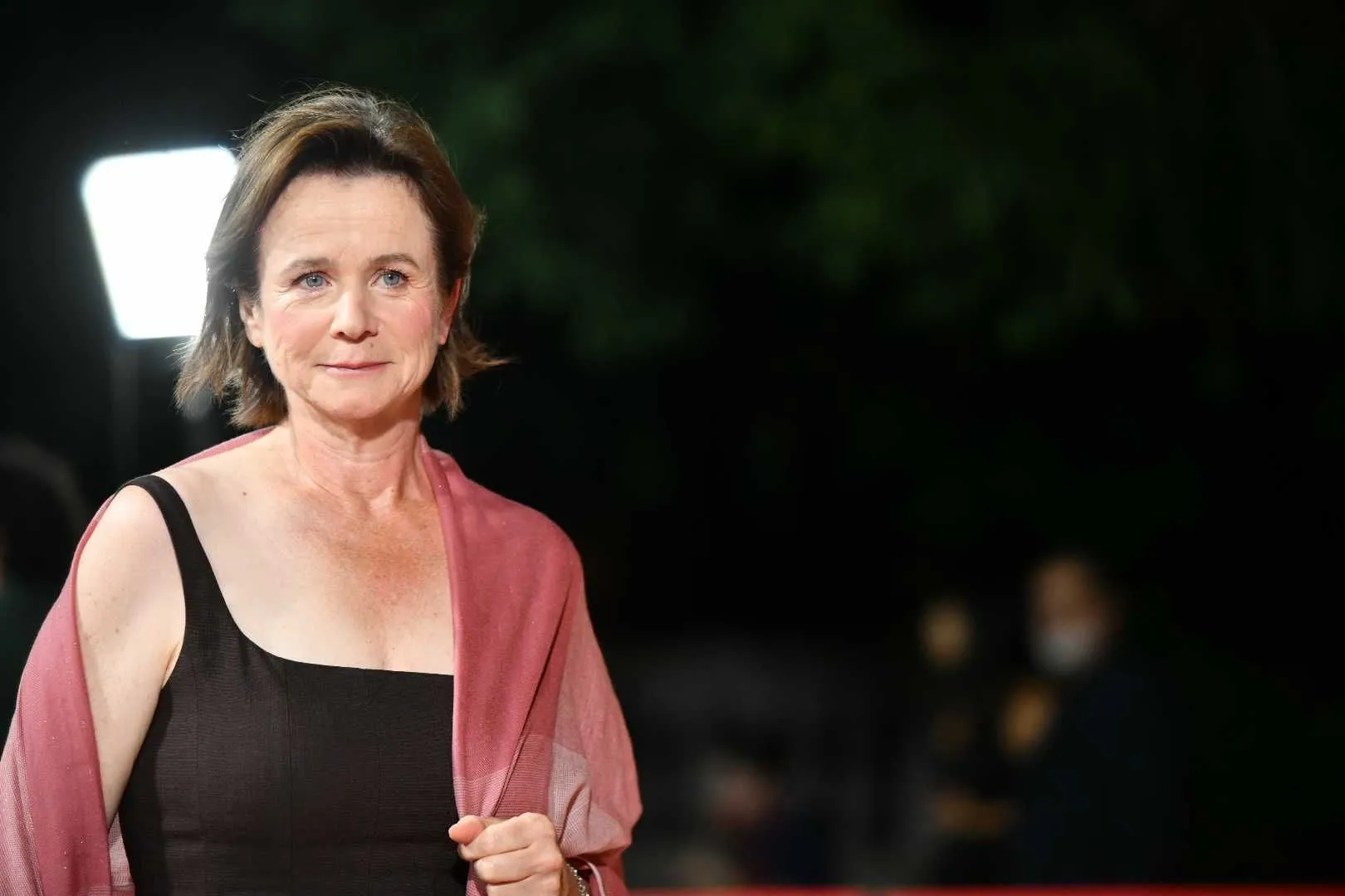 Sva pažnja usmjerena na Emily Watson, glumica prošetala bosanskim ćilimom