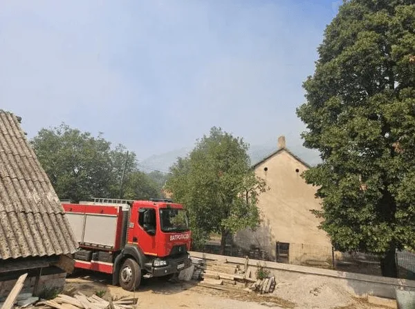 Vatra i dalje aktivna kod Nevesinja i Novog Goražda, ugrožene kuće u Kopačima
