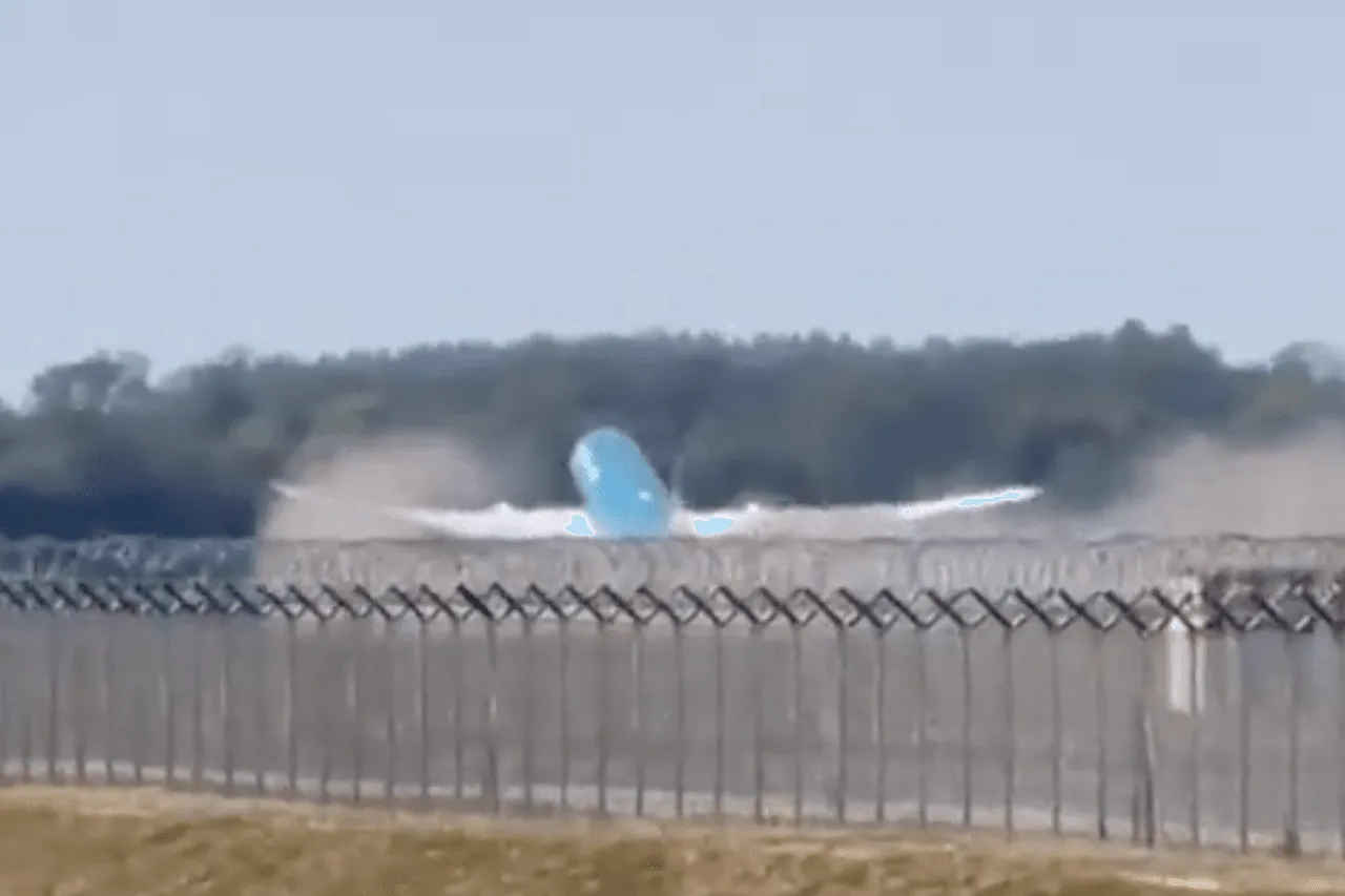 Drama na aerodromu: Boeing 787 udario repom o pistu, morao se vratiti