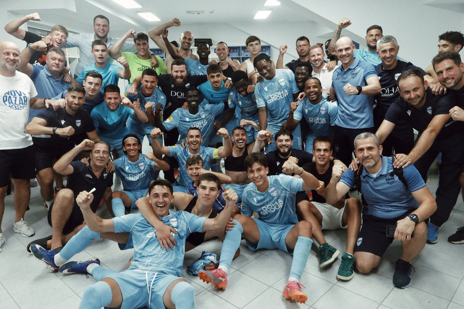 Mnogo poznatih lica zaigralo derbi u Novom Pazaru, Alajbegovićev meč prekinut