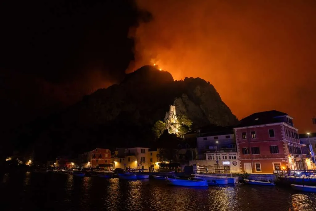Preminula teško povrijeđena žena: Požar u Omišu odnio i treću žrtvu