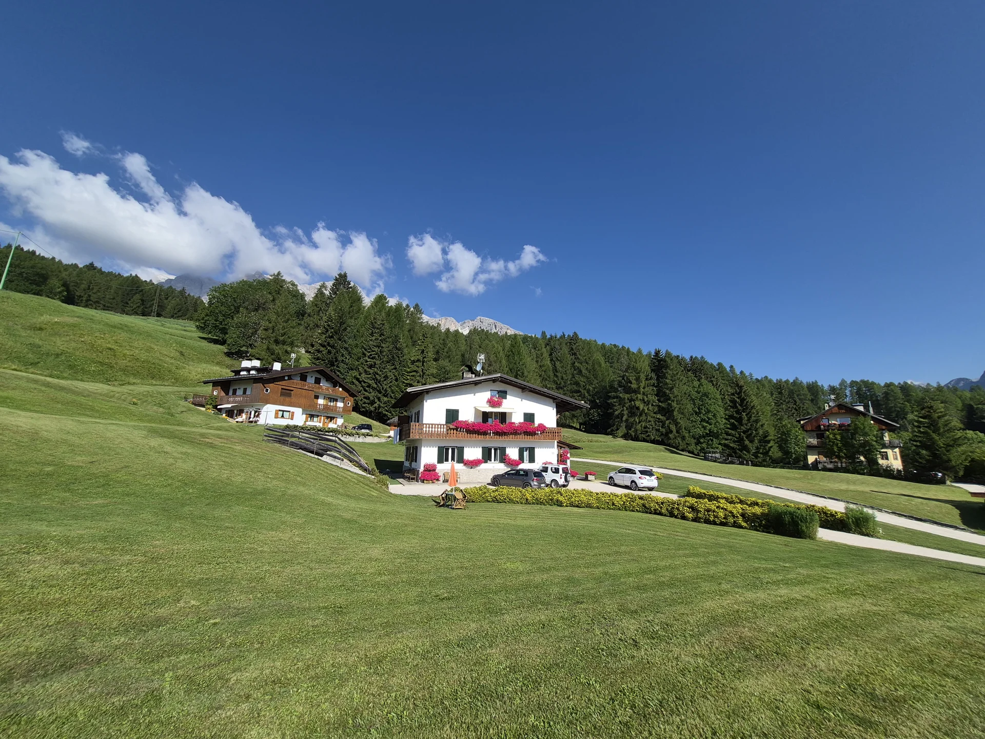 Put kroz Dolomite vodi do prizora koji izgledaju kao da nisu stvarni - slika 2