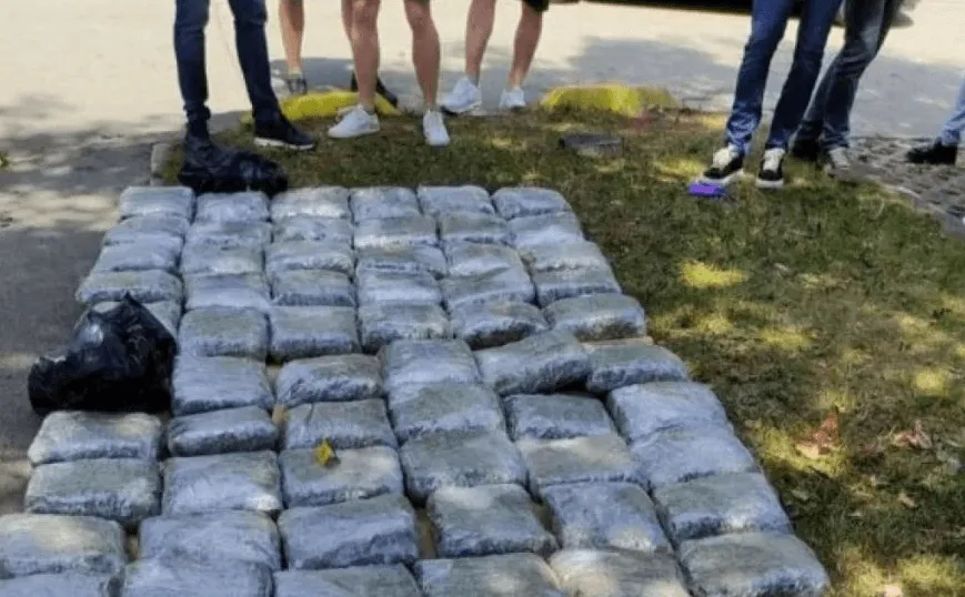 Poznat identitet dilera koji je u centru Sarajeva "pao" sa više od 70 kilograma droge