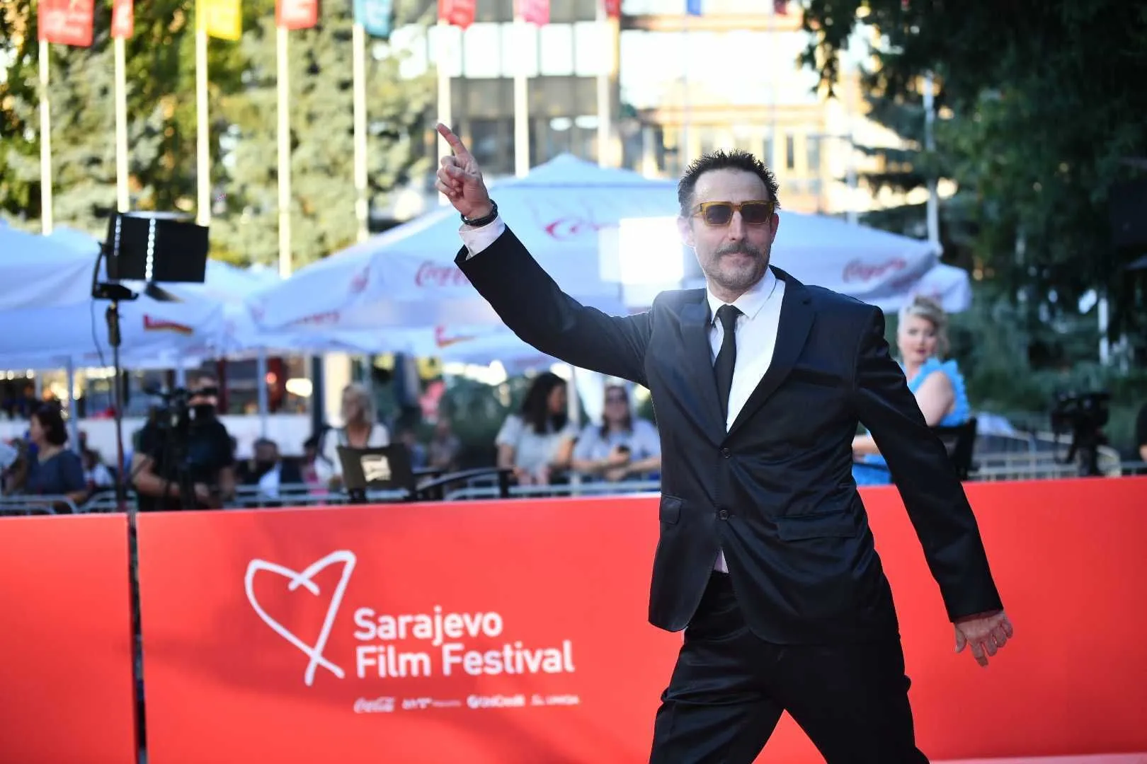 Nikola Đuričko ukrao show na crvenom tepihu SFF-a, nije hodao, već plesao pred fotografima