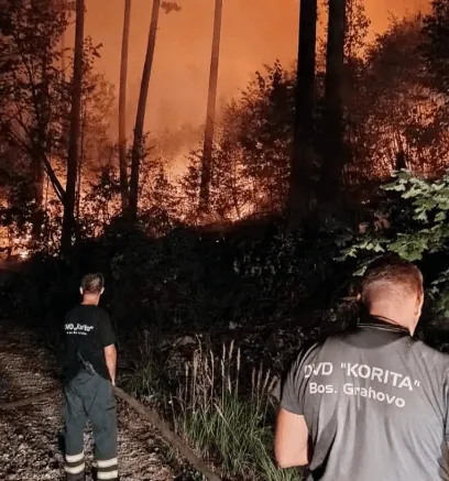 Požarna linija u Bosanskom Grahovu duga je 15 kilometara, vatra se širi prema Troglavu