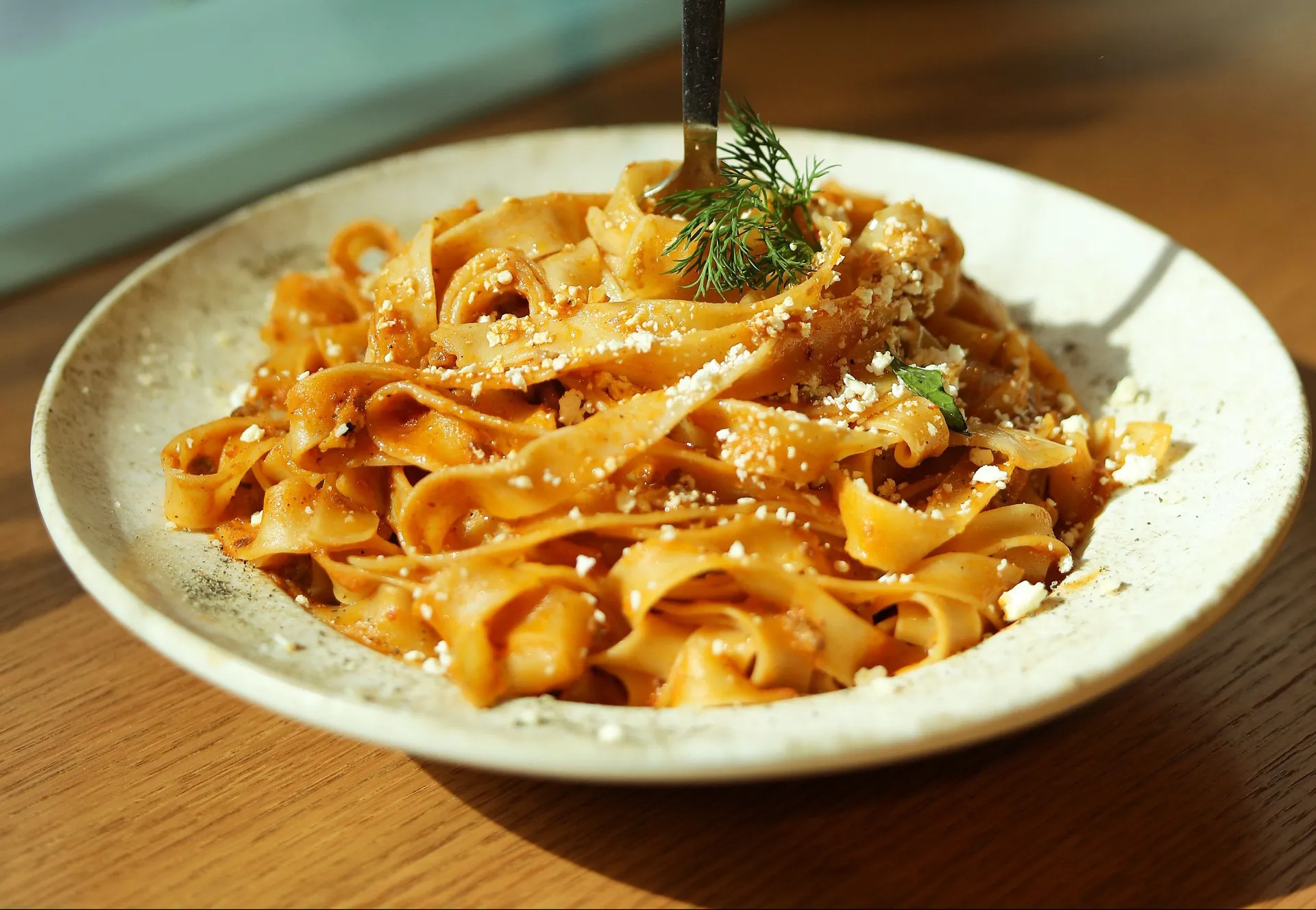 Ova kremasta tjestenina pravi se u jednoj posudi, a okusom podsjeća na restoran