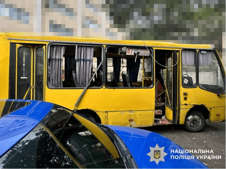 Ruski dron pogodio autobus u Hersonu, četvero civila poginulo