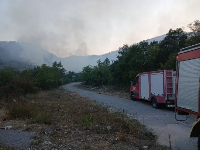 Dramatična situacija kod Trebinja: Zbog požara odjekuju detonacije mina