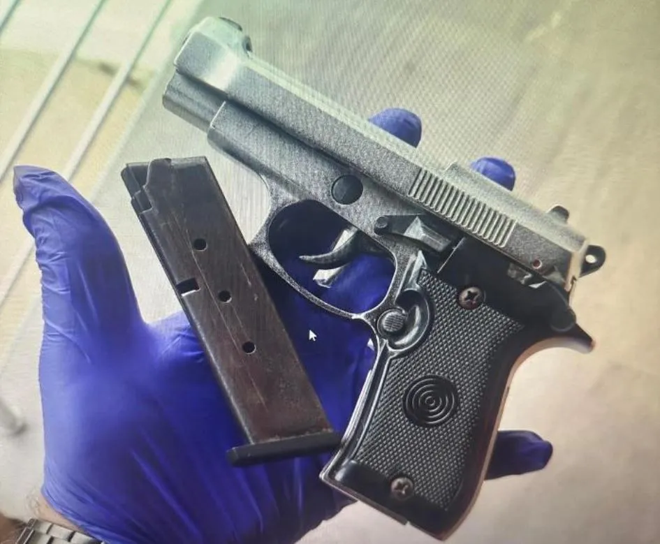 MUP TK "češljao" na više lokacija, oduzeti pištolji, droga i vaga