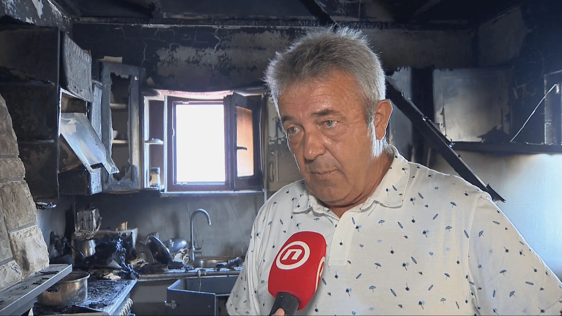 Gosti mu zapalili apartman, a onda nastavili jesti i nazdravljati dok je gorio