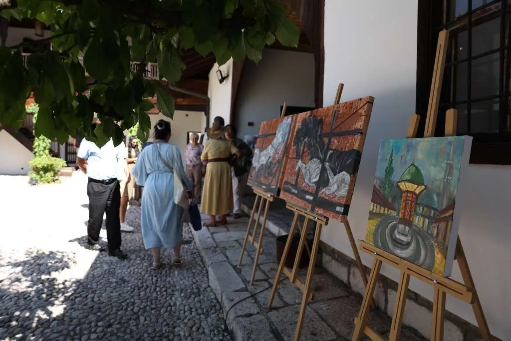 Baščaršija kroz boje i mirise: U Svrzinoj kući predstavljeno 17 umjetničkih djela - slika 1