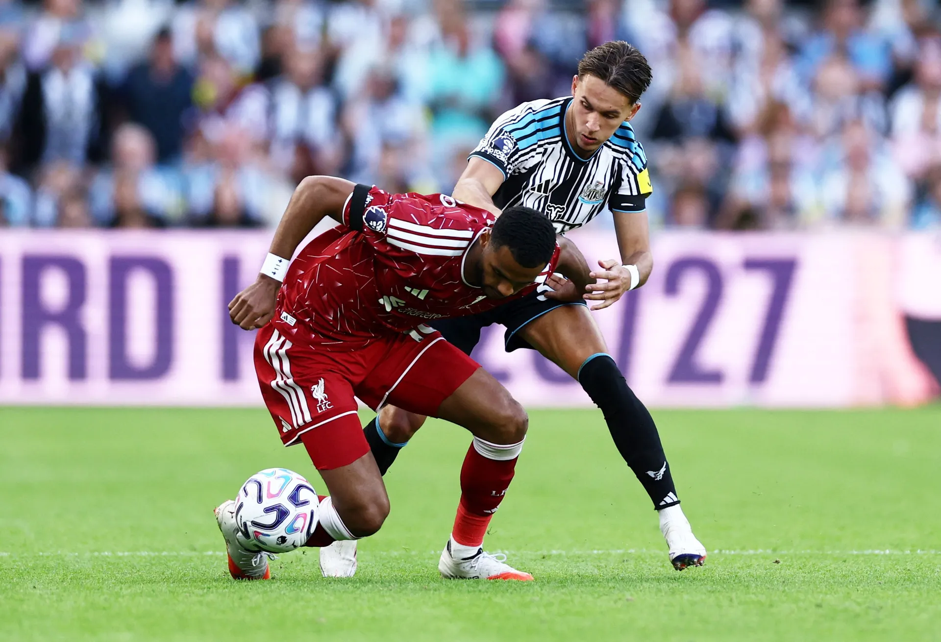 Oglasio se Zmaj: Šta je Dedić poručio nakon debija za Newcastle protiv Liverpoola?
