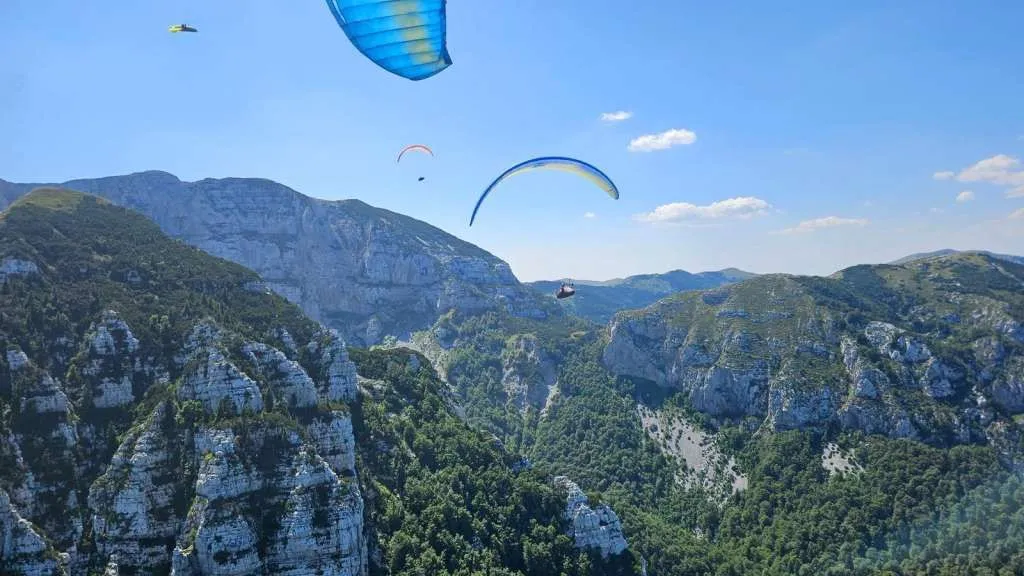 Drvar ponovo domaćin paraglajding spektakla: Piloti se upoznaju sa opasnostima