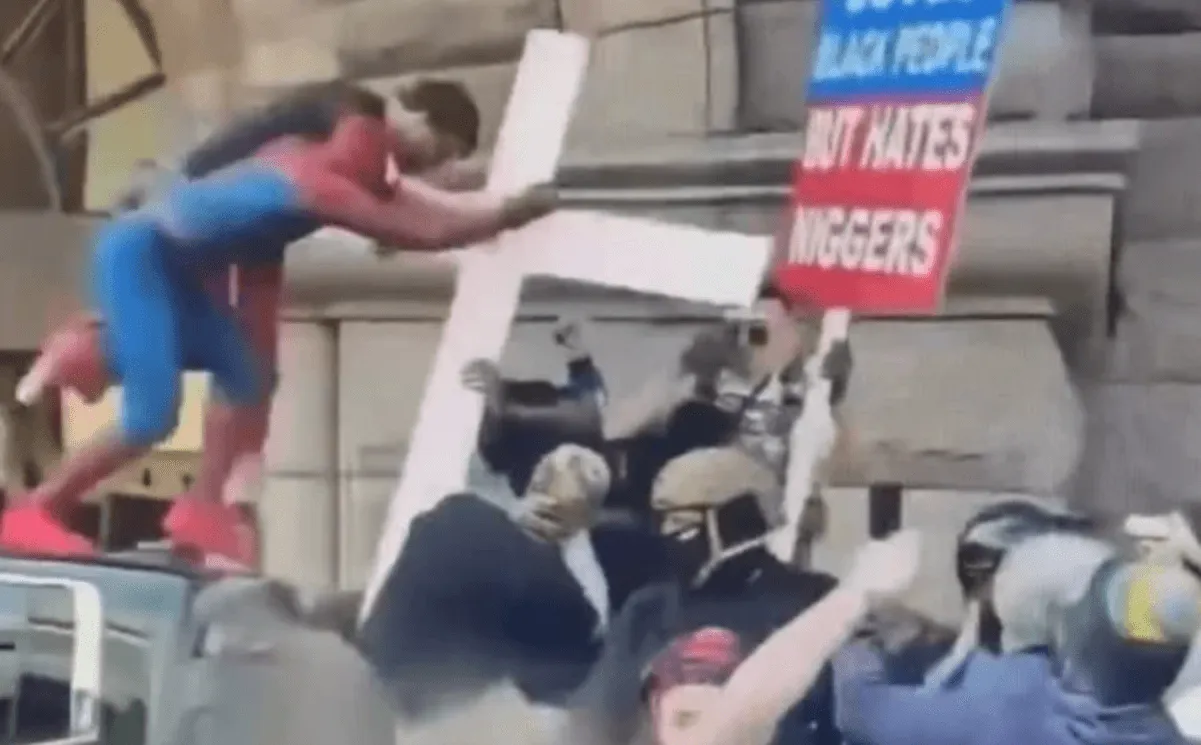 Spider-Man napao organizatora skupa krajnje desnice, policija privela 11 osoba