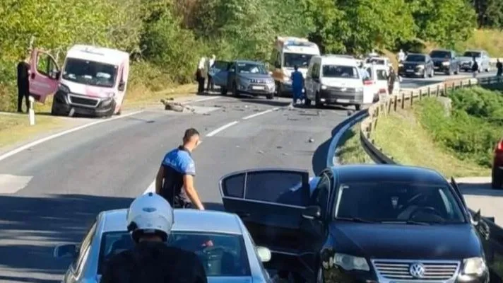 Jedna osoba povrijeđena u saobraćajnoj nesreći kod Žepča, sudjelovala četiri vozila