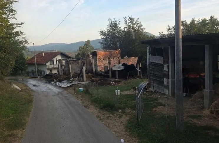 Detalji požara u bh. općini, pijan namjerno zapalio štalu i stoku, šteta oko 50.000 KM 