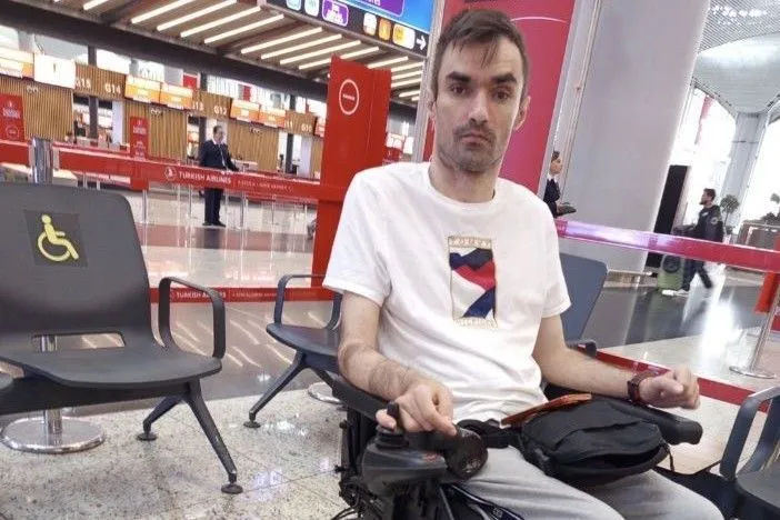 Suljo četiri godine živi u postelji, pomozimo mu da ponovo stane na noge