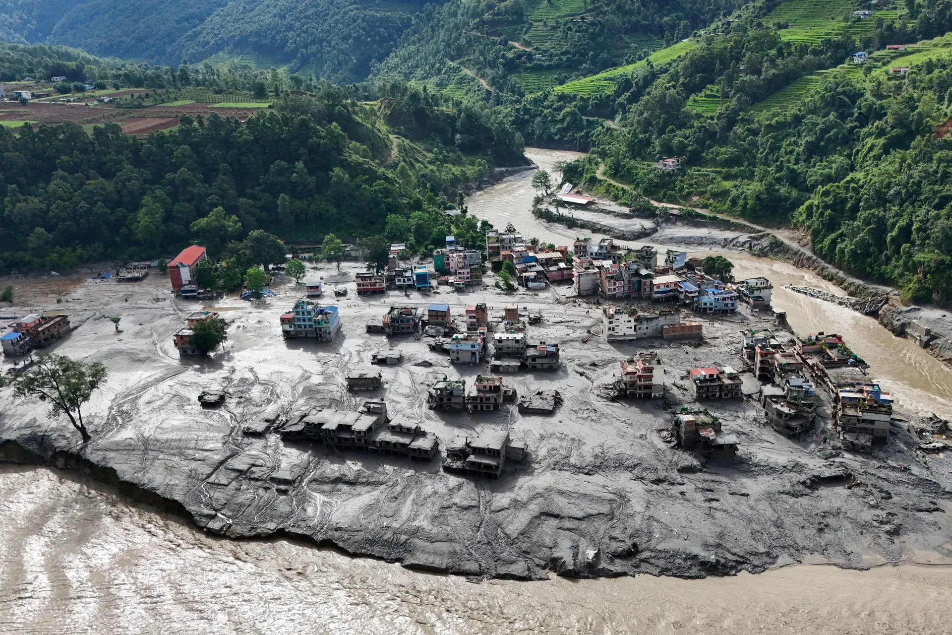 Hiljade nestalih i stotine poginulih u Nepalu: Razmjere katastrofe sve veće