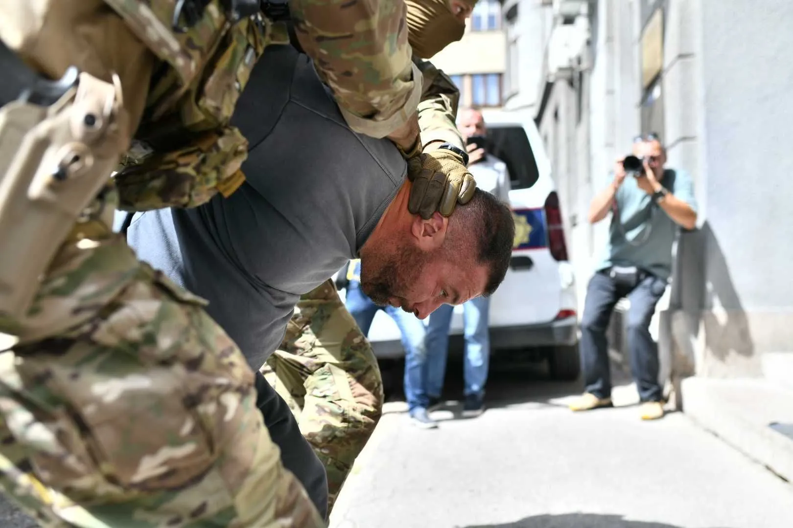 Privođenje Admira Arnautovića Šmrka