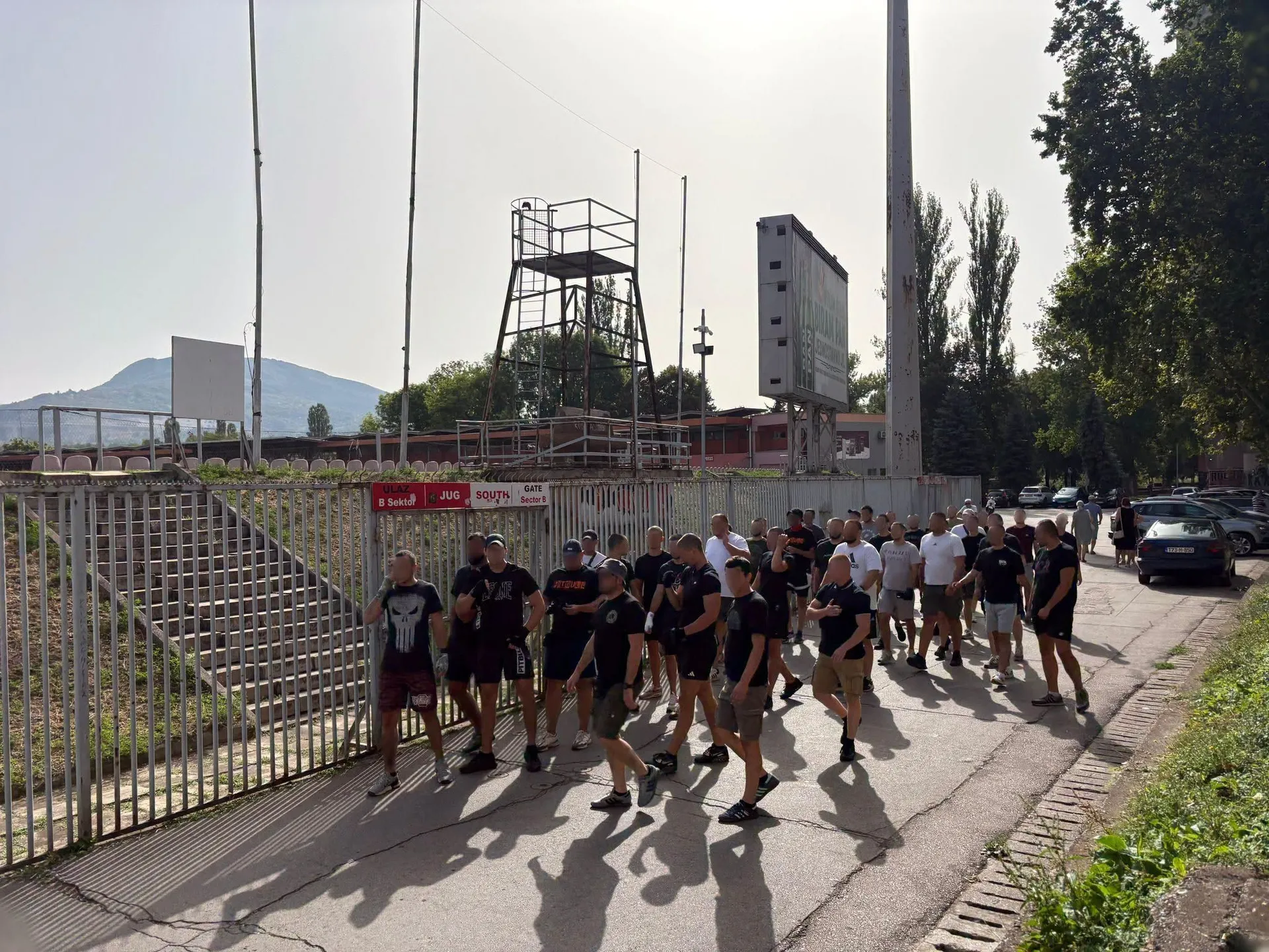 Red Army prošetao ispred južne tribine Bilinog polja i porukom "pecnuo" Robijaše